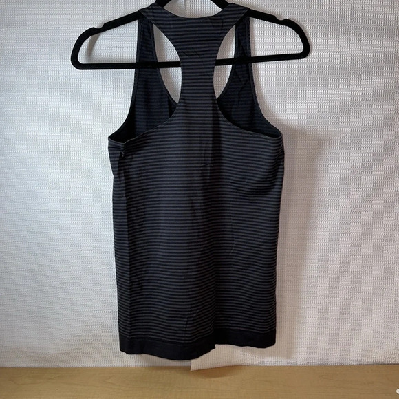 UNDER ARMOUR Womens Small Heat Gear Racer Black & Gray Performance Tank - Picture 3 of 3